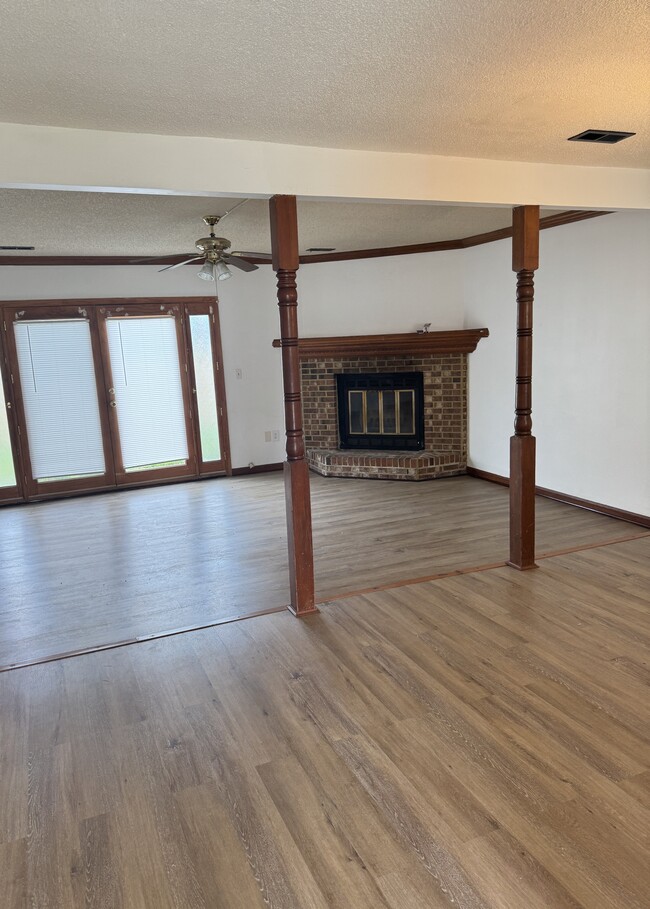 Photo - 811 Christa Ct