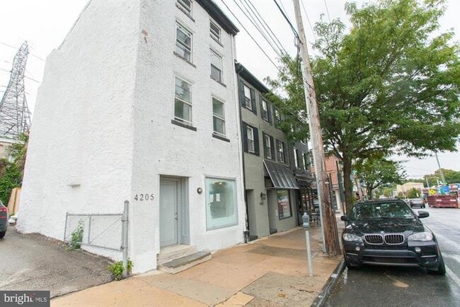 Building Photo - 4205 Main St Unit Apt. B