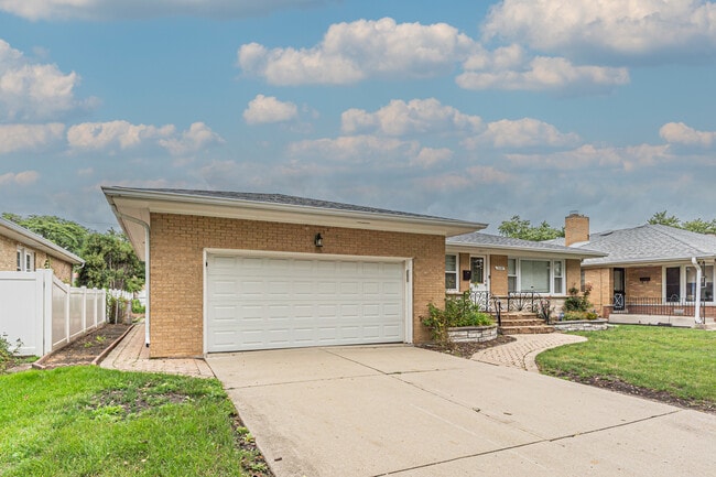 Photo - 5018 Dobson St