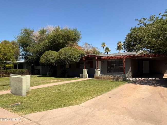Photo - 1632 E Hudson Dr House