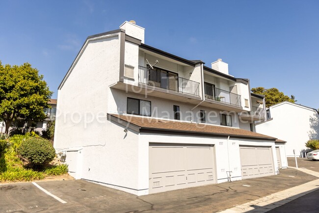 Building Photo - Beautiful 2 bed, 2.5 bath, 1373 sqft Townh... Rental