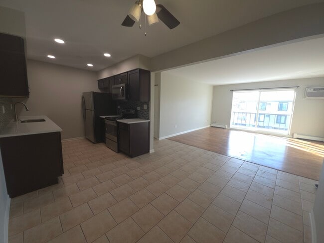 Building Photo - 1667 Kiowa Cir Unit 204