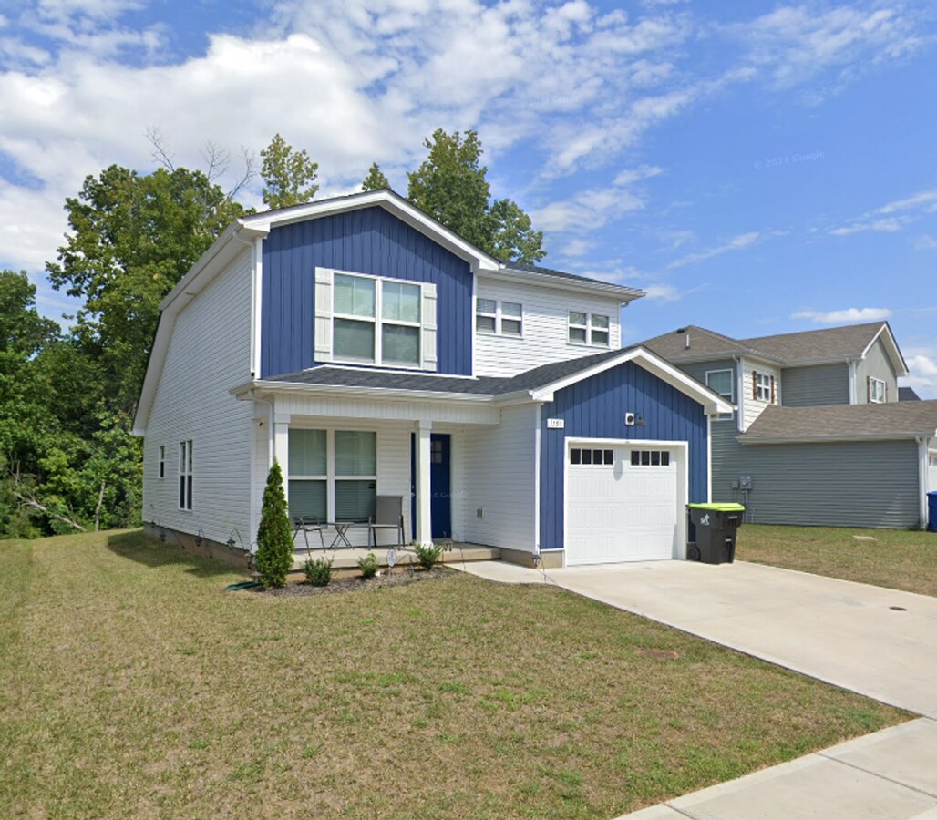 Modern Comfort on a Tree-Lined Lot! - Modern Comfort on a Tree-Lined Lot! House