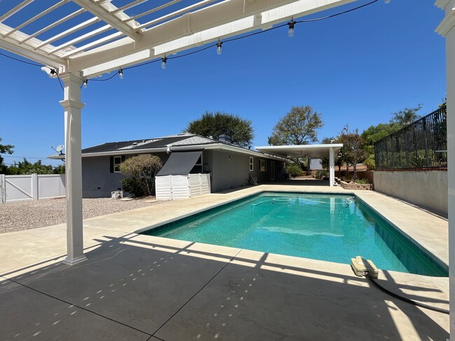 Photo - 2085 Warmlands Ave