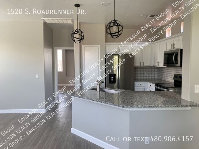Photo - 1520 S Roadrunner Dr