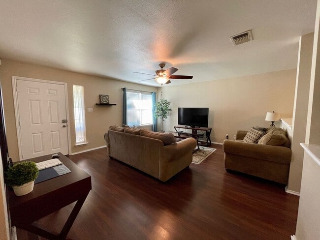 Photo - Convenient Northwest San Antonio Home Available for ASAP Move In!