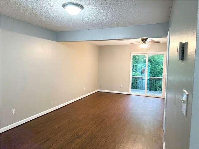 Photo - 207 White Oak Dr NE Unit B