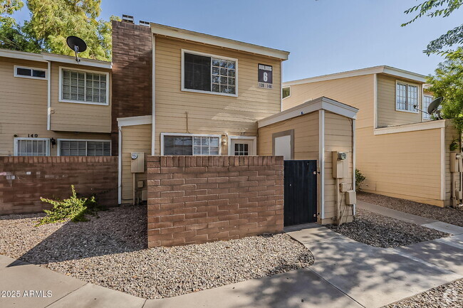 Building Photo - 625 S Westwood Rental