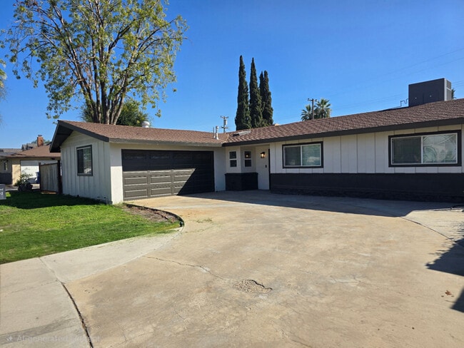 Building Photo - 3801 Bianchi Way