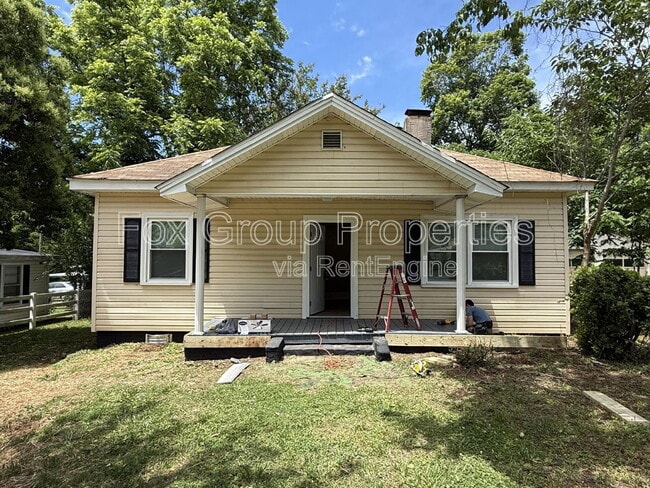 Building Photo - 202 Rick St