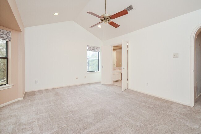 Building Photo - 7447 Cambridge St Unit 115