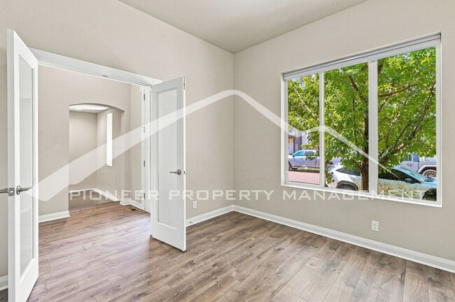 Photo - 6784 Navajo St