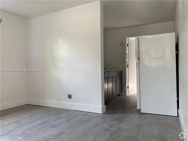 Building Photo - 112 NW 3rd St Unit 112 Rental