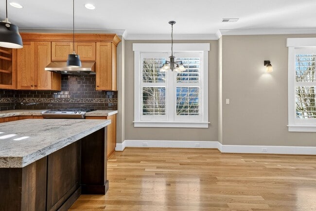 Photo - 100 NE Ivy St