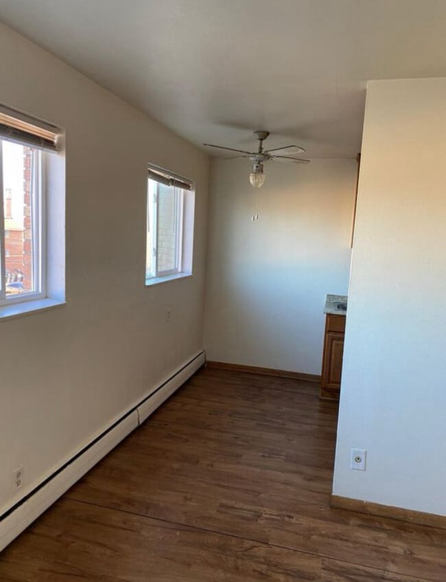 2215 W 74th St