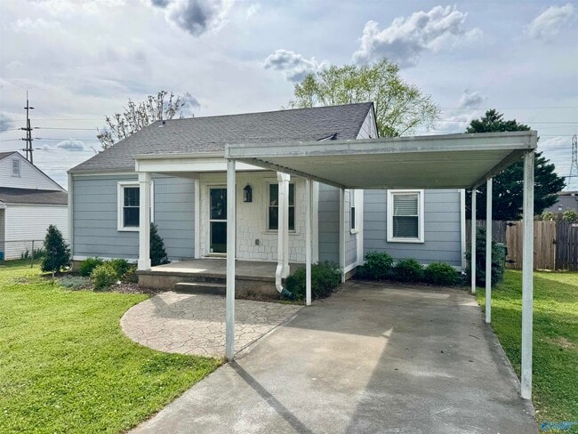 Building Photo - 1906 Vanderbilt Cir SW