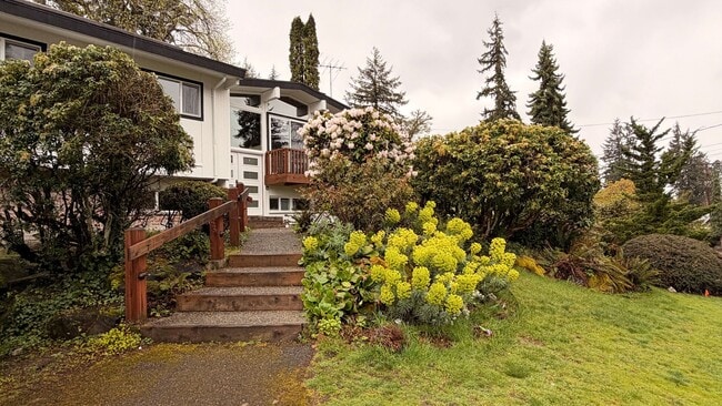 Photo - Spacious 5-Bed, 2.5-Bath Home in Newport Hills, Bellevue