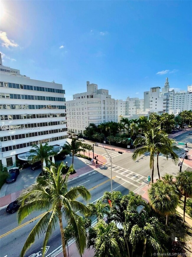 Building Photo - 1800 Collins Ave Unit 7C