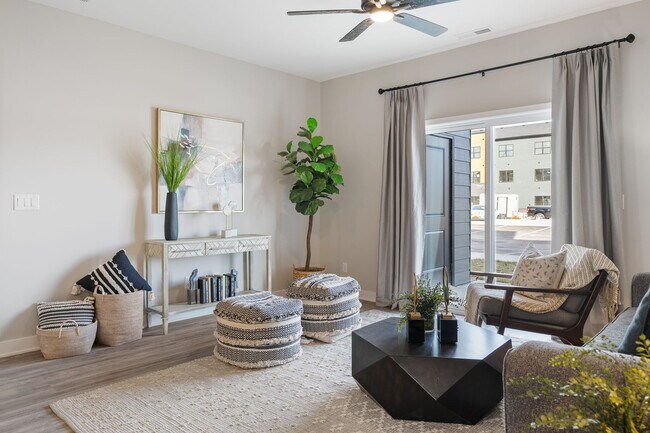 Photo - Thompson Square Apartments