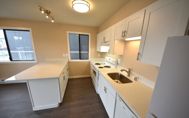 Photo - Greenwood Apartments