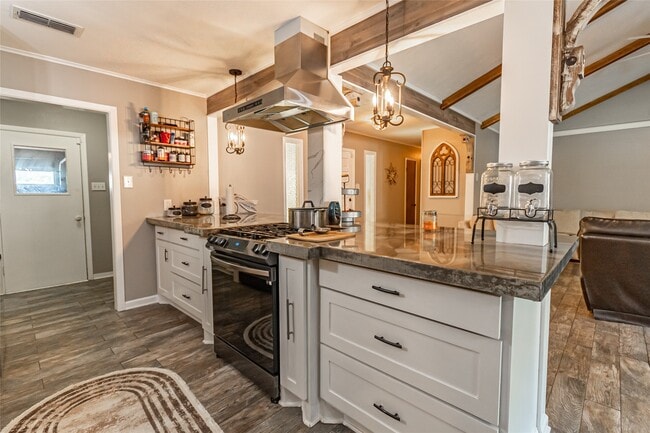 Photo - 635 W Church