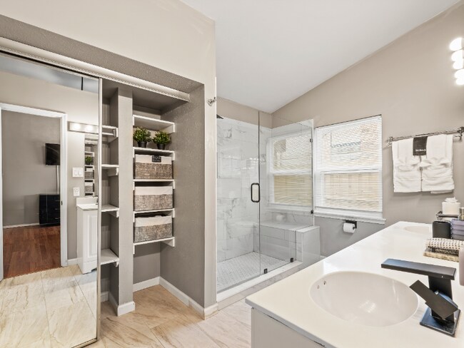 Photo - 1108 Collin Dr