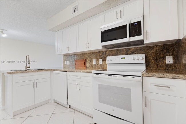 Photo - 9615 NW 1st Ct Unidad 204