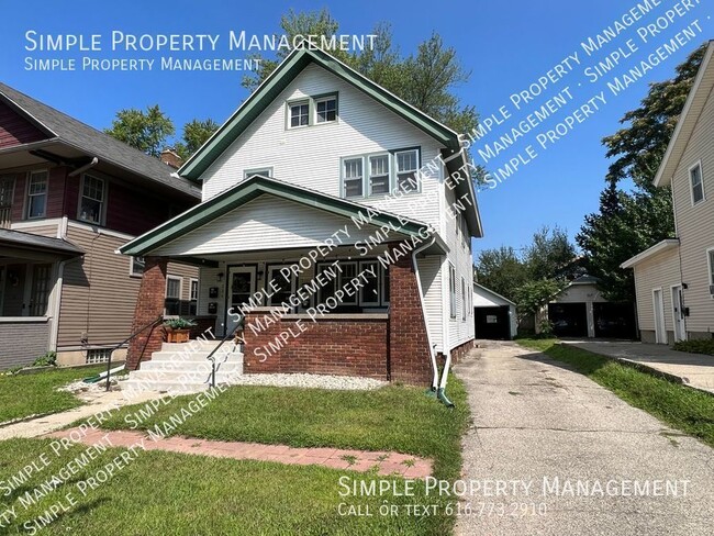 Building Photo - 737 Fulton St E Unit 1