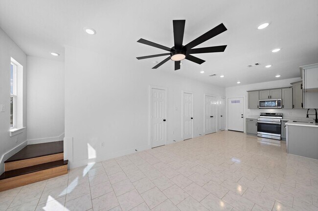 Photo - 7710 Independence St