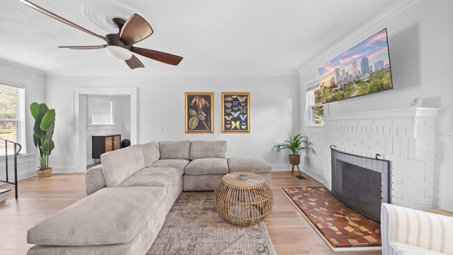 Building Photo - 720 1/2 W Woodlawn Ave Rental