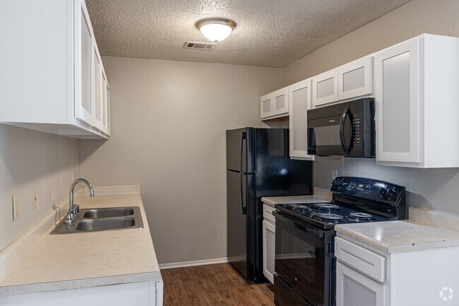 1BR, 1BA - 765SF - Kitchen - The Village Apartments