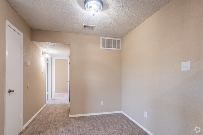 2BR, 2BA - 800SF