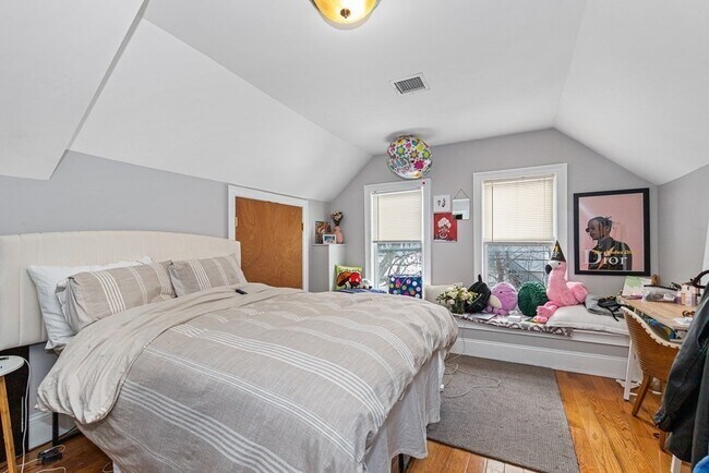 40 Hillside St Unit 1
