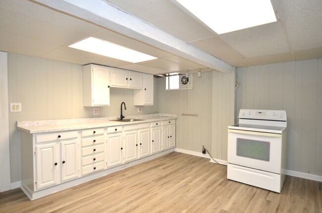 4048 Longford Dr Unit 4