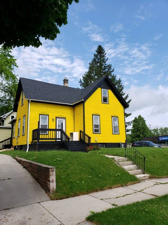 Building Photo - 1703 Erie Ave