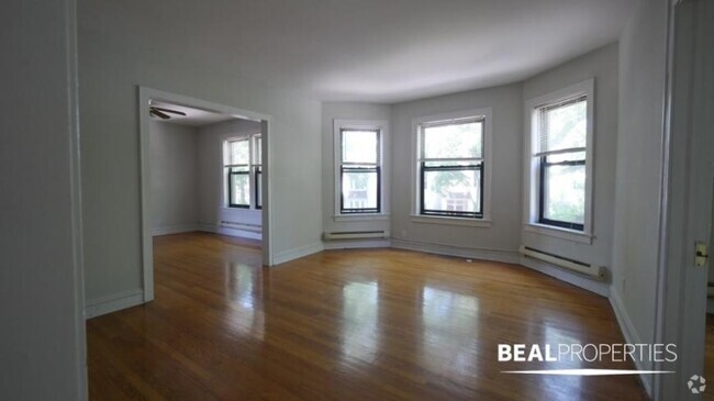 Building Photo - 2 bedroom in CHICAGO IL 60657 Unit 2A Rental