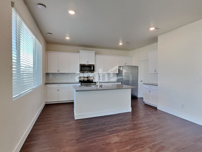 Photo - 9480 Clancey St