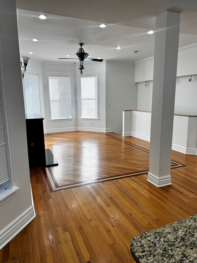 Photo - 4852 S Prairie Ave