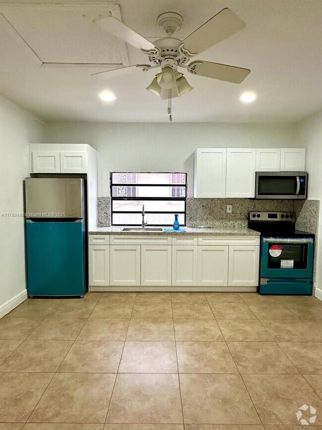 Building Photo - 1770 NW 19th Terrace Unit Back Rental