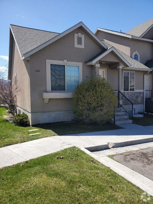 Building Photo - 201 W 1160 N Rental