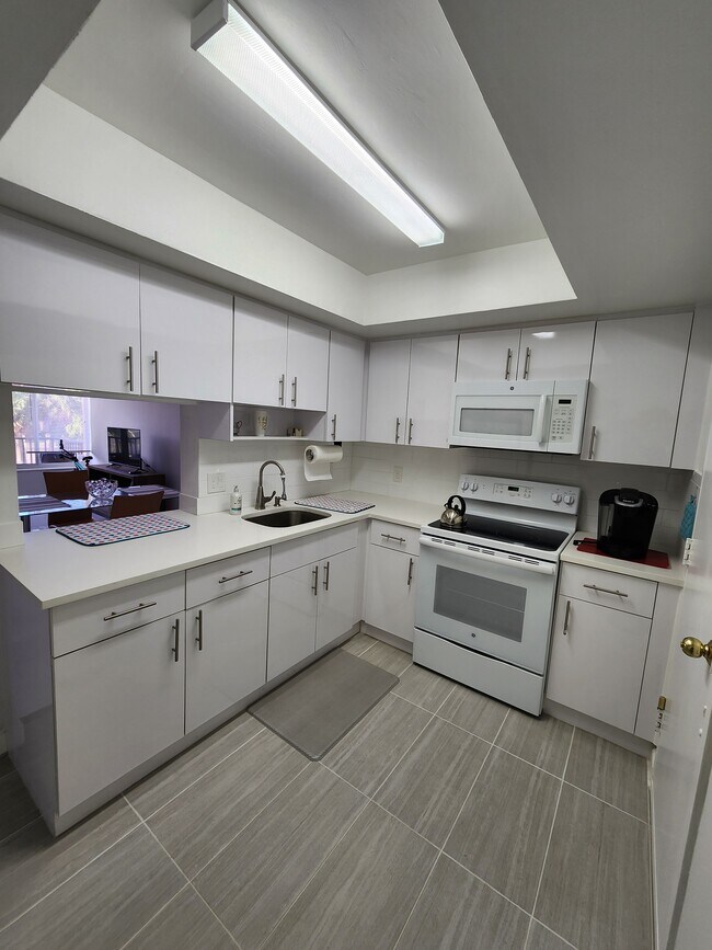 Photo - 1400 NE 169th St