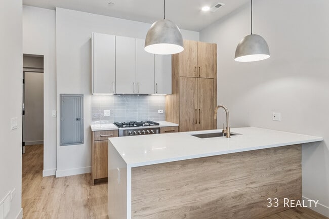 Building Photo - 37 S Ashland-105 Unit 105 Rental