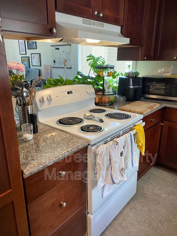 Photo - 654 SW 7th St Unit #10