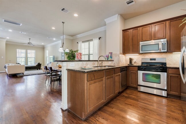 Photo - 1716 Edwards St