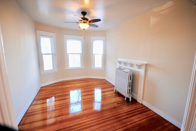 Photo - 139 E Cottage St Unit Amazing 4 bed/1.5 bath