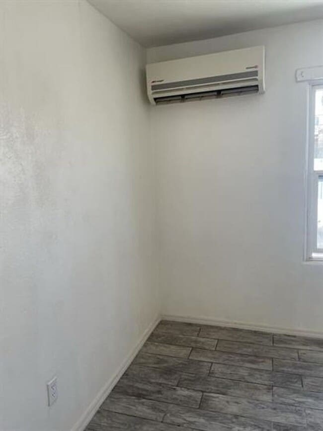 Minutes to U of A Duplex