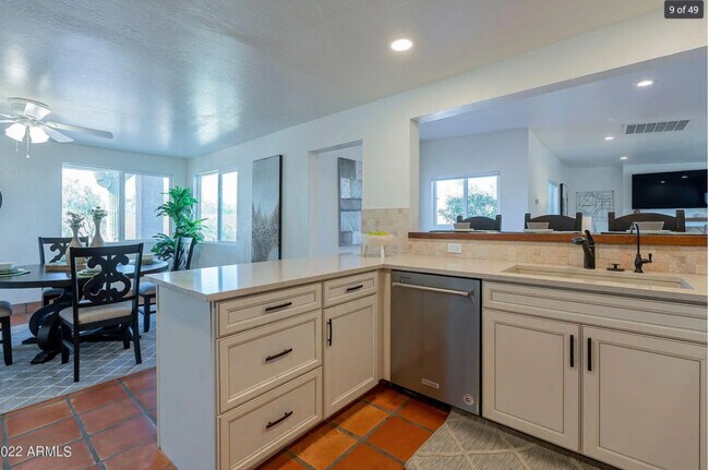 Kitchen - 5418 E Yolantha St