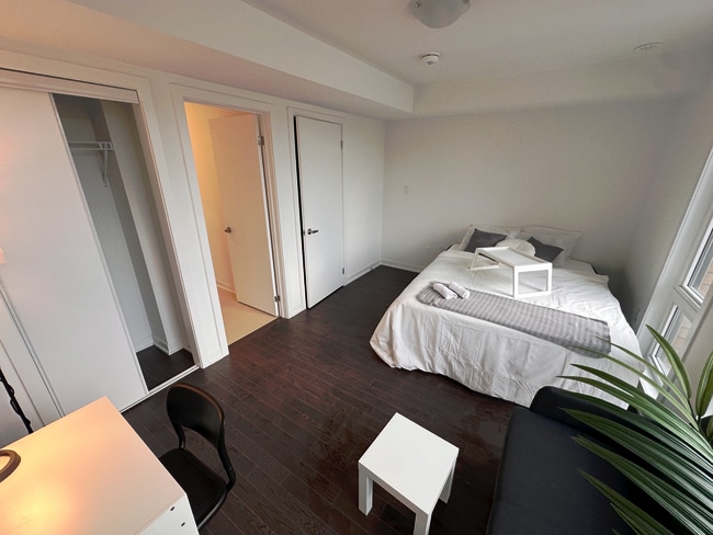 Building Photo - 80 Green Gardens Blvd