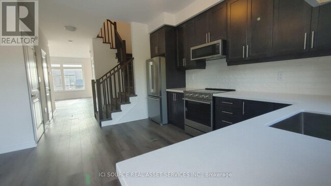 Photo - 120 Court Dr