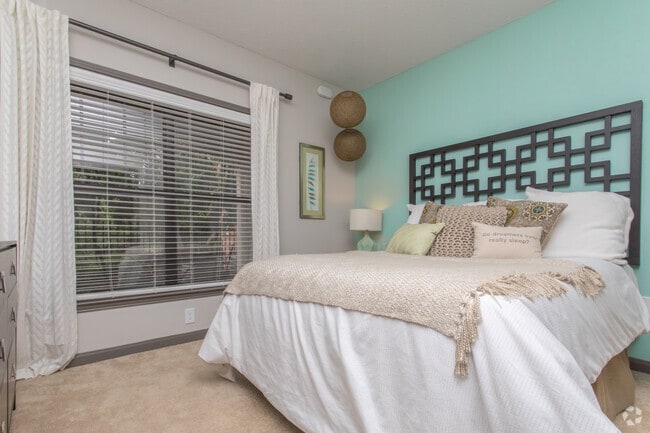 1BR,1BA - 855SF